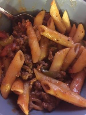 gebakken penne met gehakt en tomatensaus