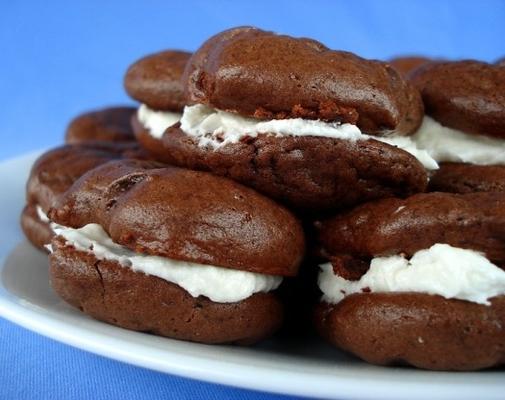 met room gevulde chocoladekoekjes (zoals oreo cakesters)