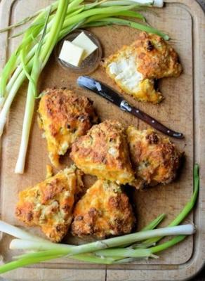 Schotse cheddar kaas en lente ui tea-time scones