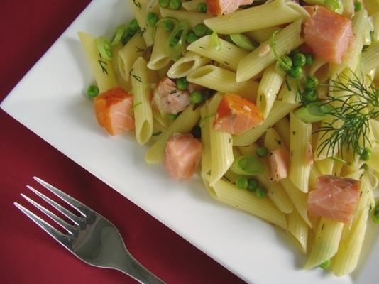 penne met gerookte zalm en erwten