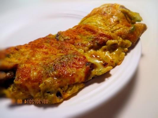 koriander, rode ui en jalapeno-omelet