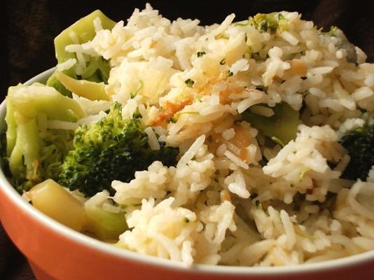 kaasachtige rijst en broccoli