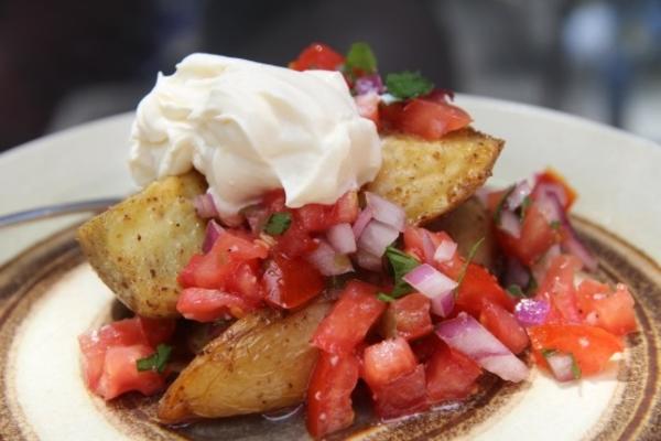 Boliviaanse salsa cruda (verse tomaat en uiensalsa)