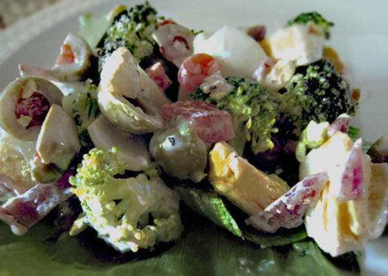 moeder's broccoli en groene olijssalade
