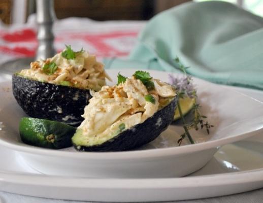 krab salade in avocado helften