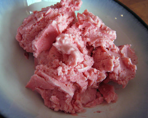 vetvrije aardbeienkaastaart bevroren yoghurt