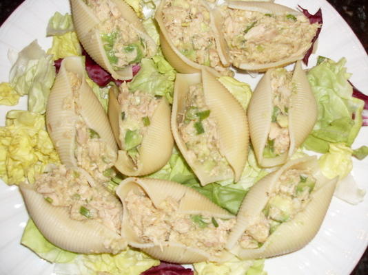 tonijn en avocado shell salade