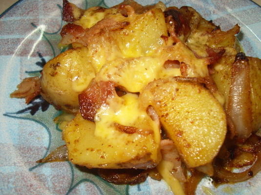 pittige aardappelen met gerookte gouda, spek en uien (9)
