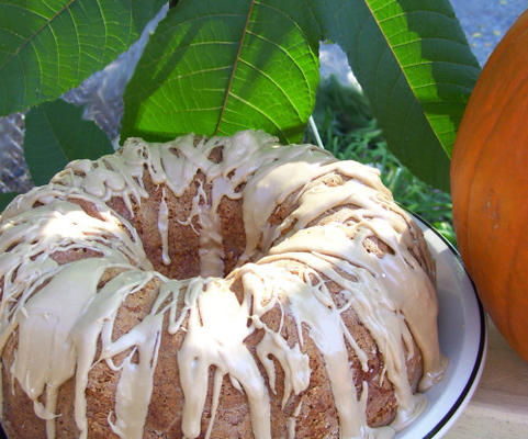 witte chocolade lint pompoen cake met esdoorn glazuur