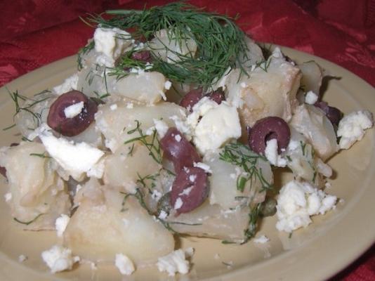 aardappelsalade met feta-kaas en olijven