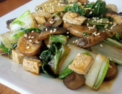 geroerbakte shitake paddenstoelen met tofu en paksoi