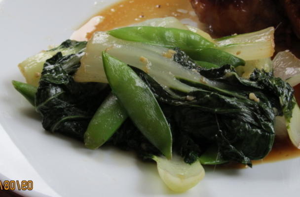 eenvoudige baby bok choy en peultjes