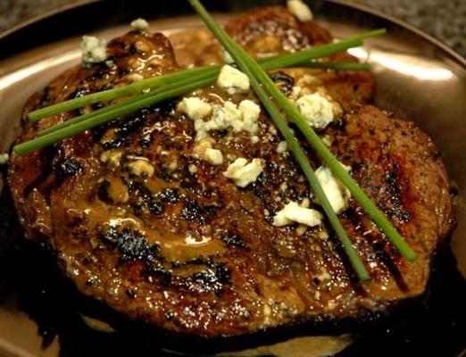 balsamico rib-eye steak met bleu-kaassaus