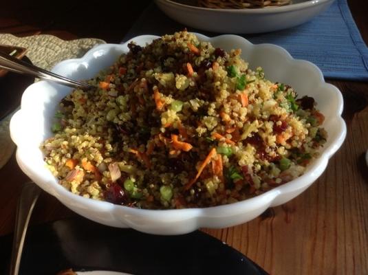 curry quinoa met amandelen en veenbessen