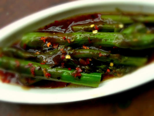 asperges en zwarte bonensaus roerbak