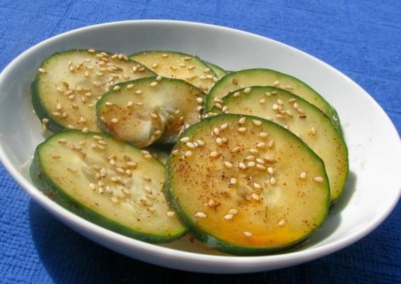 gemakkelijke Koreaanse komkommersalade