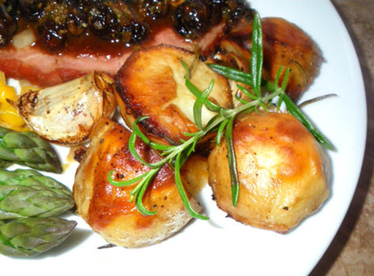 knoflook, rozemarijn en olijfolie geroosterde aardappelen