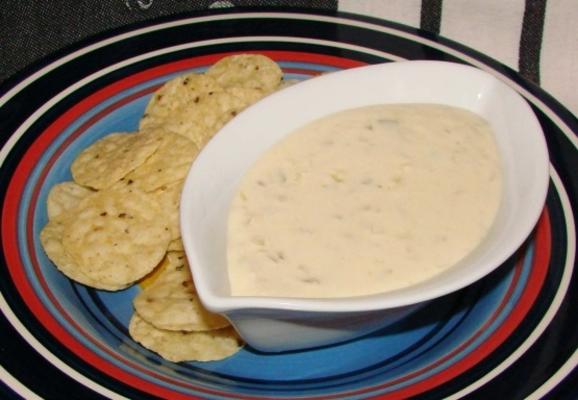 chili con queso (gesmolten kaasdip)