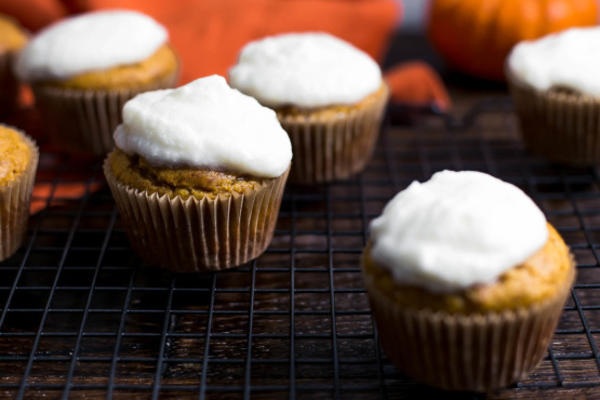 pompoen cupcakes met kahlua roomkaas glazuur