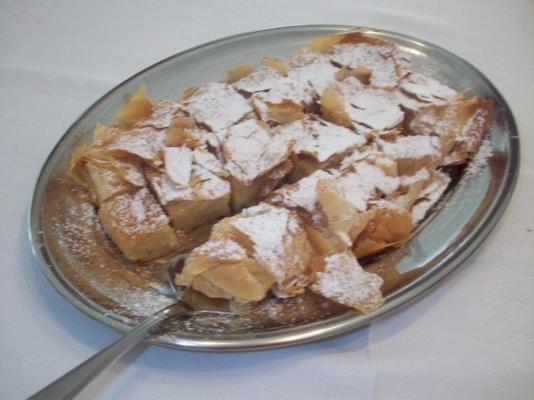 bougatsa (Griekse met room gevulde filodeeg)