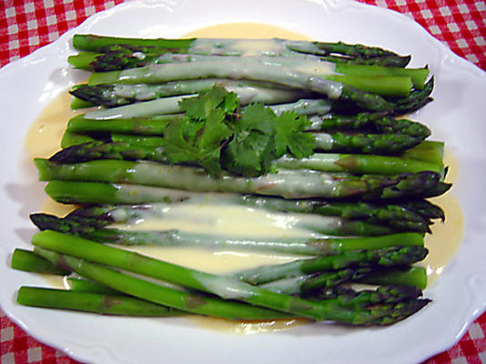 asperges met kaassaus