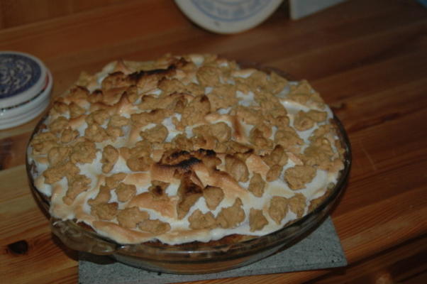 pindakaastaart met meringue topping