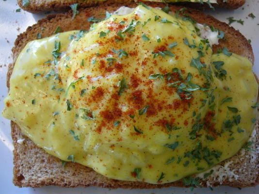 curried eggs op toast