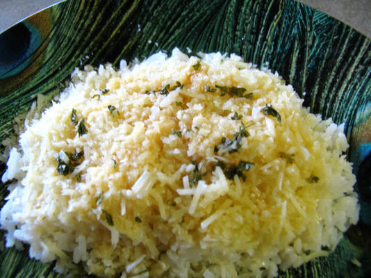 parmezaanse beboterde rijst