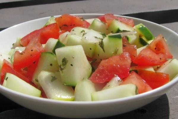 salade van tomaat en tomaat (Marokkaanse gehakte komkommer en tomaten