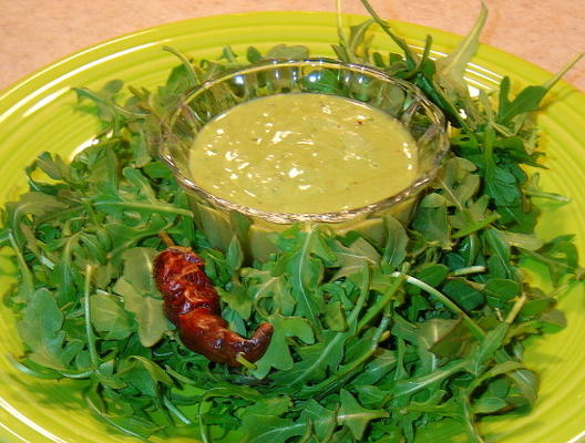 veld greens met rode chili dressing