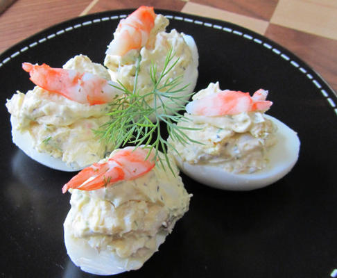 deviled eggs met garnalenvulling (krevetitandauml; idisega munad)