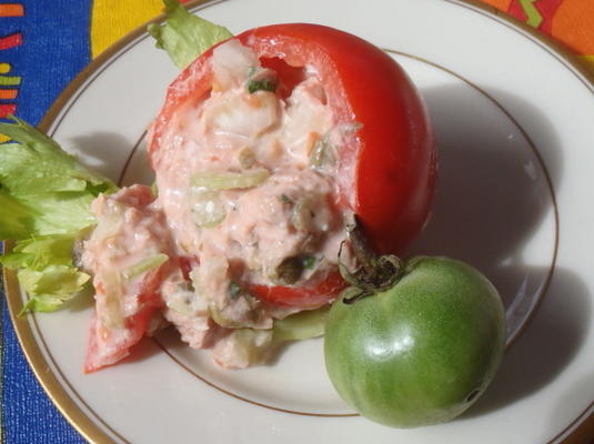 tomaten gevuld met tonijn