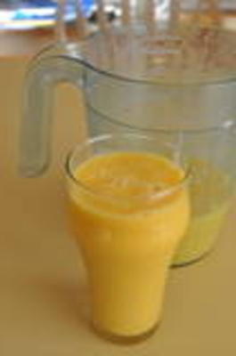 abrikoos en oranje smoothie