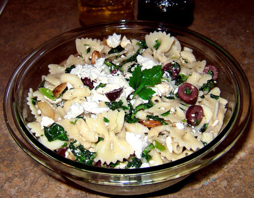 pasta met spinazie, feta en olijven
