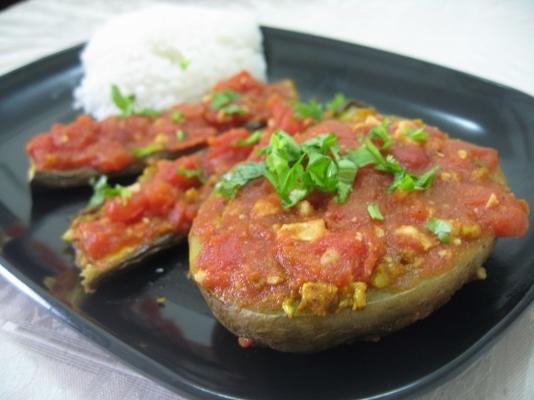 urmila's gebakken aardappel en aubergine curry