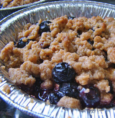 individuele blueberry of apple crisp