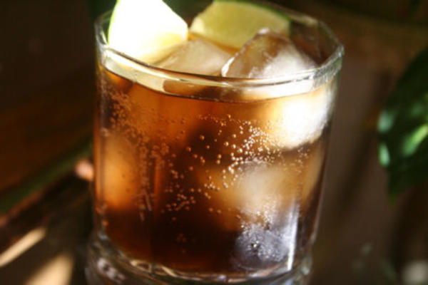 cuba libre (beter bekend als rum en cola)