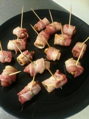 bacon verpakte dadels met amandelen