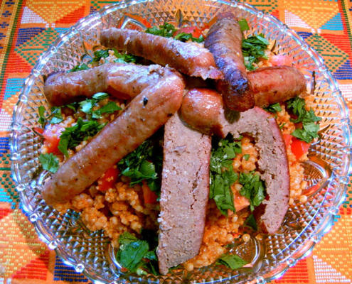 Tunesische couscousalade met geroosterde worsten