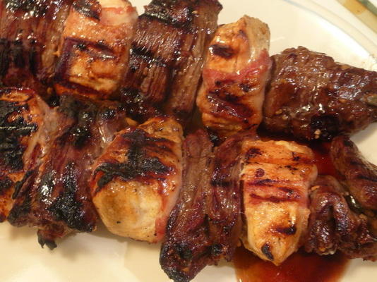 beste ooit rokensteak en bacon verpakte kip kabobs