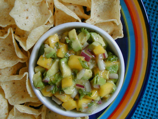 makkelijke mango en avocado salsa