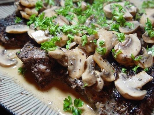 tournedos au poivre et champignons (filet au poivre with mushrooms)