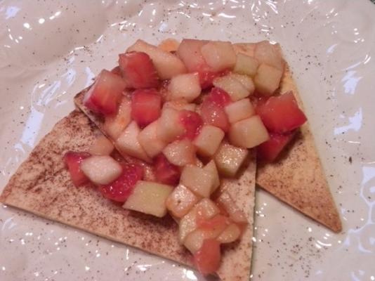 salsa met vers fruit en kaneelsuiker