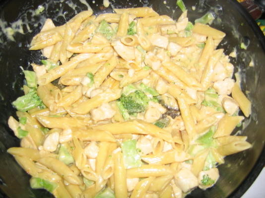kaasachtige kip en broccoli macaroni