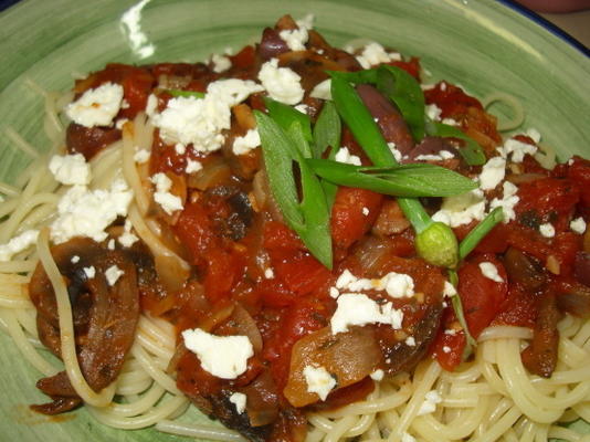 spaghetti met tomaat en feta saus