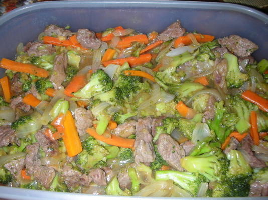 low carb rundvlees en broccoli roerbakken