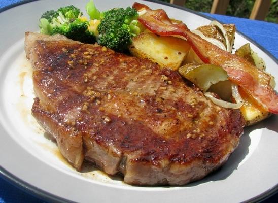 gegrilde steaks met knoflook (saus met saus)
