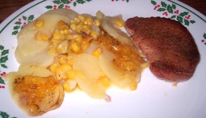 gegratineerde aardappelen en maïs- braadpan