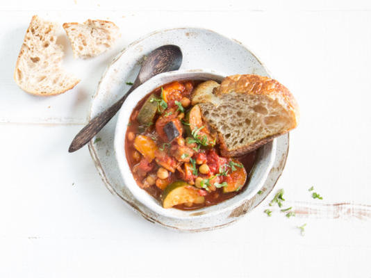 ratatouille met kikkererwten - kruikpot