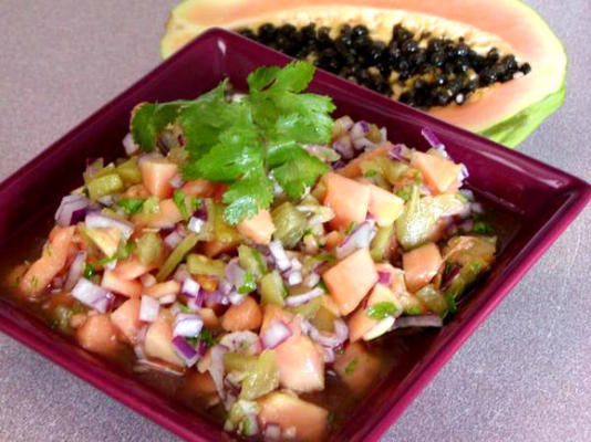 papaya en groene chili salsa